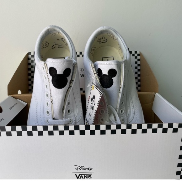 Disney x Vans Old Skool Vans 90th Anniversary Mickey Mouse Sneakers - Picture 4 of 9